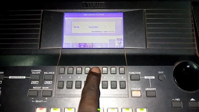?How to save a style or instrumental in USB flash disk from PSR S670/ PSR X600 смотреть онлайн