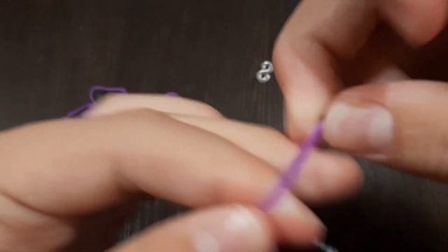 САМЫЙ ЛЕГКИЙ БРАСЛЕТ ДЛЯ НАЧИНАЮЩИХ из резиночек Rainbow loom | Rainbow loom bracelet смотреть онлайн