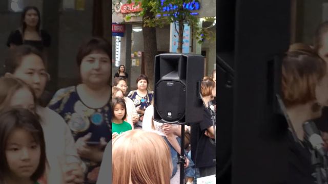 Музыканты из России сегодня показали настоящий ШОУ на Арбате Алматы смотреть онлайн