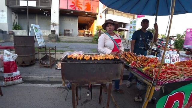 Пляж Ламай - Уличная еда на рынке Ламай - Остров Самуи | Обзор еды на Волкинг Стрит смотреть онлайн