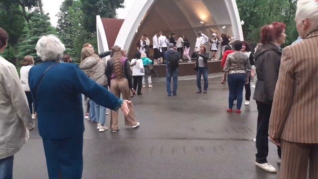 МНЕ ДО ТЕБЯ ПАРА ШАГОВ!??/ТАНЦЫ В ПАРКЕ ГОРЬКОГО ХАРЬКОВ ИЮНЬ 2021 смотреть онлайн