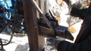 Самодельный дровокол на тракторе МТЗ Беларус