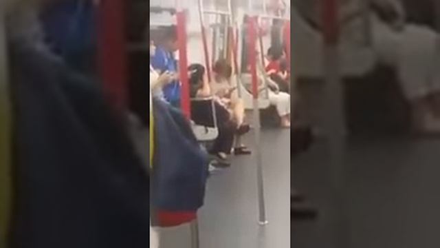 У девушки сел телефон смотреть онлайн