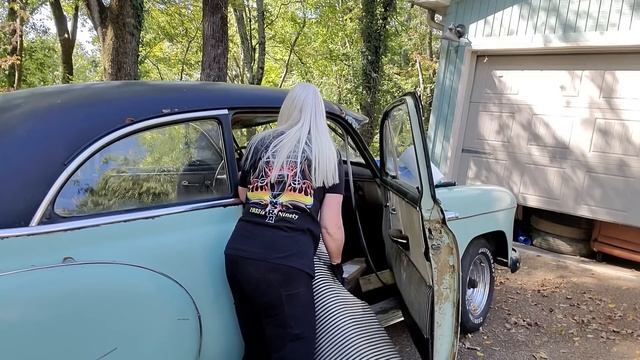 Clean, Fix, Sell. Fixing and cleaning the 1950 Chevy in prep for a new life! смотреть онлайн
