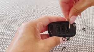 Замена резиновых кнопок выкидного ключа за 1 минуту