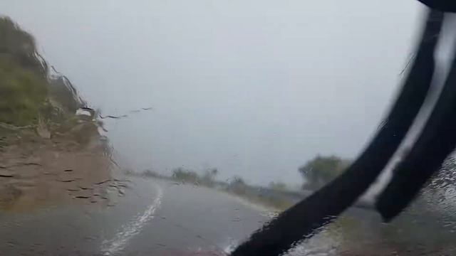 Мощнейшая гроза на краю моря и горная дорога смотреть онлайн