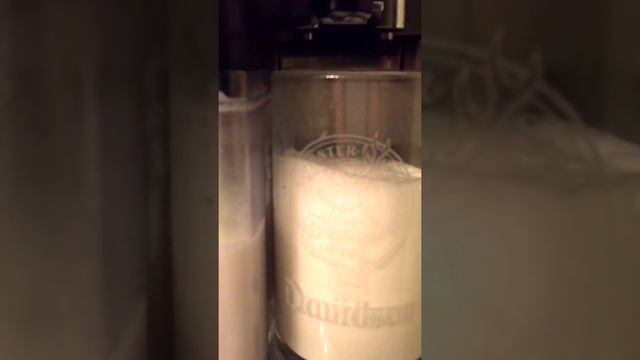 Gaggia making a latte смотреть онлайн