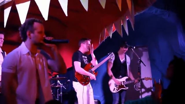 Rene meets Jolly Jumper - Seven Nation Army смотреть онлайн