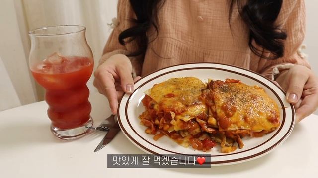 [eng]자취브이로그?| 대왕 묵은지 참치말이 도전, 포두부로 라자냐 해먹기, 장인약과 오픈런 후기?, 훈제오리 김밥, 양배추 피자, 불닭크림우동, 집밥 해먹는 자취일상 смотреть онлайн