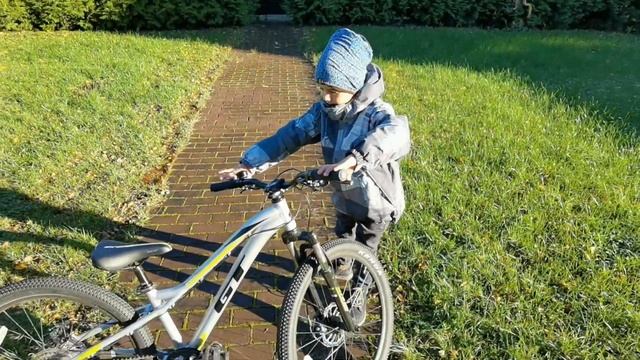 Обзор моего вела. Горный велосипед GT. 6 лет уже на большом велосипеде)) смотреть онлайн