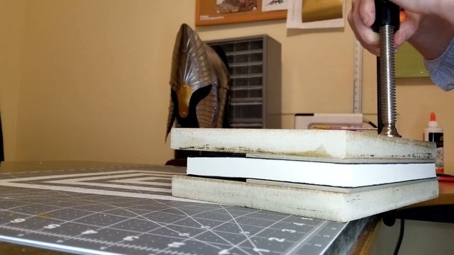 DIY Leather Book Binding Tutorial Part 1: Page Edge Gilding and Text Block Preparation смотреть онлайн