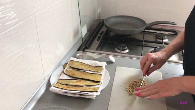 Рулетики из БАКЛАЖАНОВ с грецким орехом/самые вкусные и тающие во рту смотреть онлайн