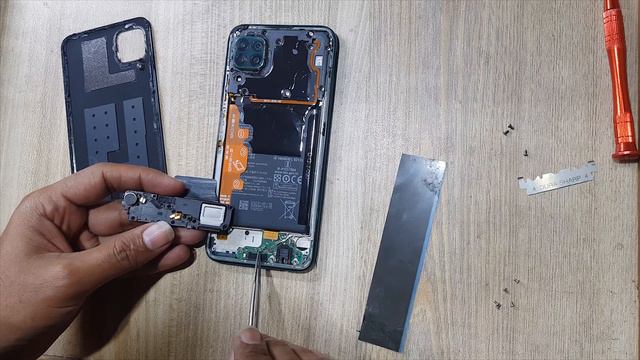 Huawei Nova 7i Charging Port & Mic Sub Board Replacement смотреть онлайн