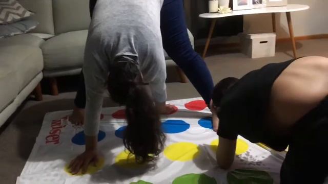 FHE twister game смотреть онлайн