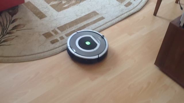 Робот-пылесос iRobot Roomba 780 уборка в помещении с препятствиями.(Part3) смотреть онлайн