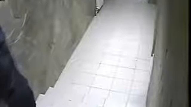 Чувак под картоном смотреть онлайн