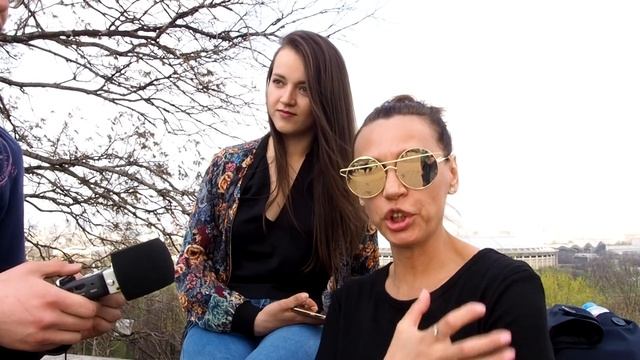 ДОЛЖЕН ЛИ МУЖЧИНА ДОБИВАТЬСЯ ЖЕНЩИНУ? (Мнение людей с улицы #4) уличный опрос девушек и мужчин смотреть онлайн