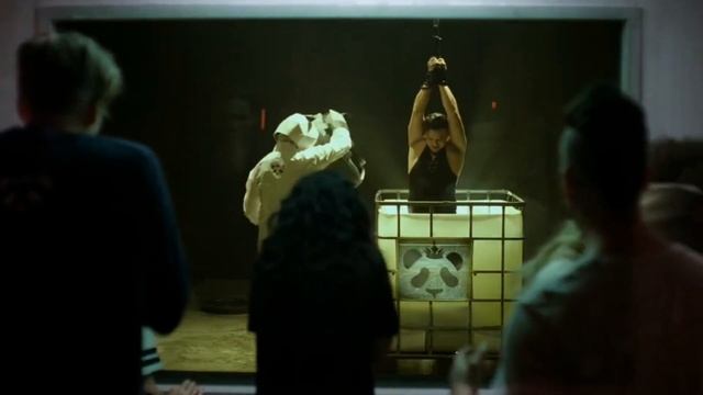 Эксперимент. За стеклом 2019. Растворили туловище человека в кислоте. смотреть онлайн