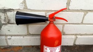 Огнетушитель для автомобиля. Взгляд на огнетушитель после пожара в машине.