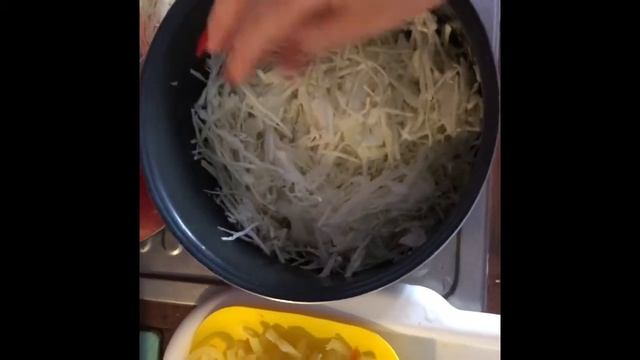 Салат из капусты с болгарским перцем( заготовка на зиму) смотреть онлайн