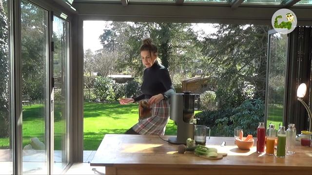 Hurom H200 Slow Juicer - Entsaften blättriger Saftzutaten (Teil 4/6) смотреть онлайн