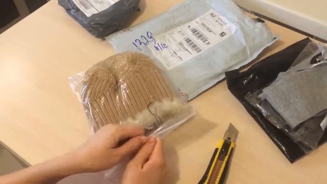 Меховая шапка, гольфы, переходники батареек смотреть онлайн