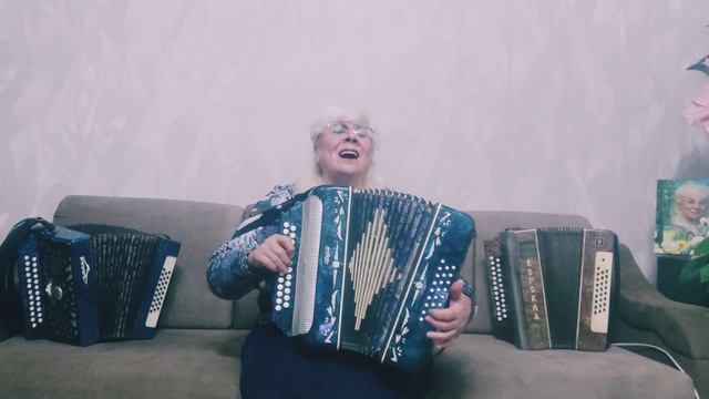 Украинская народная песня,,Очи синi та кари"исп Галина гармонист самоучка)) смотреть онлайн