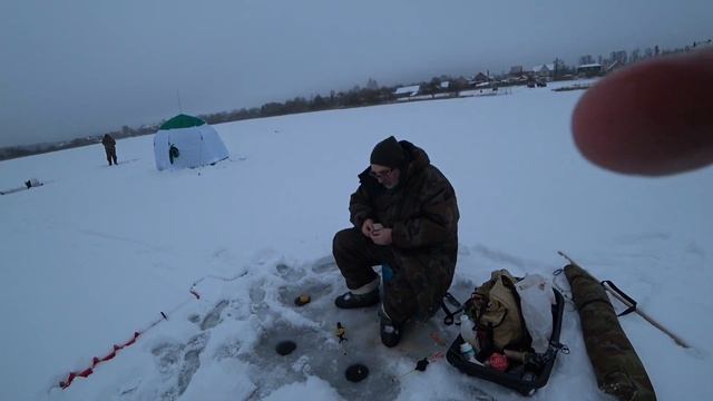 Зимняя РЫБАЛКА со ЛЬДА в Подмосковье. Оказывается НЕ ВСЁ ТАК ПРОСТО! смотреть онлайн