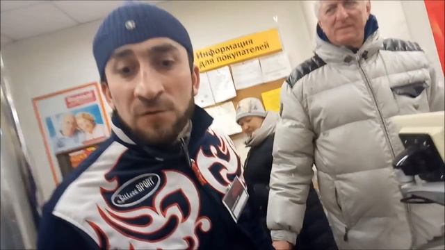 охранник магазина: я тебе твой телефон в жопу засуну смотреть онлайн