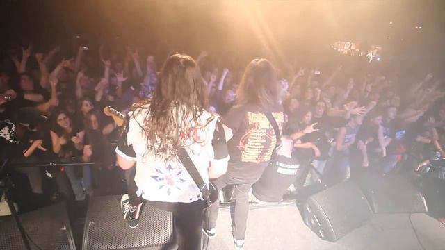 SEPULTURA - REFUSE RESIST (LIVE WITH GARY HOLT ON GUITARS) смотреть онлайн