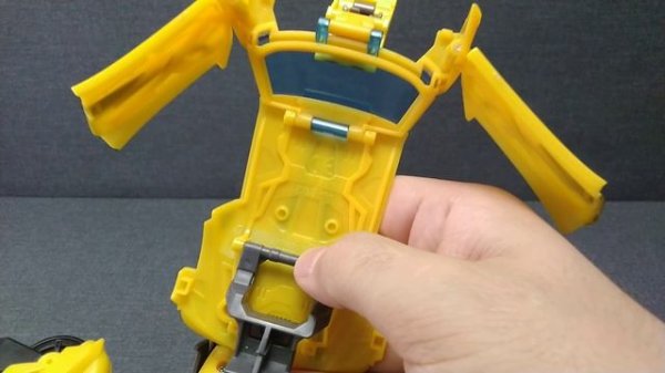 Обзор трансформера Bumblebee - Transformers: Prime - Weaponizer Class - Hasbro. Музей Р-ТФ.
