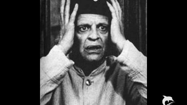 Klaus Kinski spricht "Nieder mit dem Krieg" смотреть онлайн