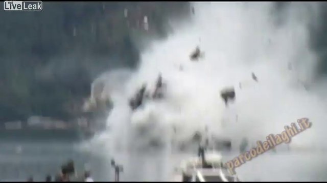 Вертолёт упал на лодку....! смотреть онлайн