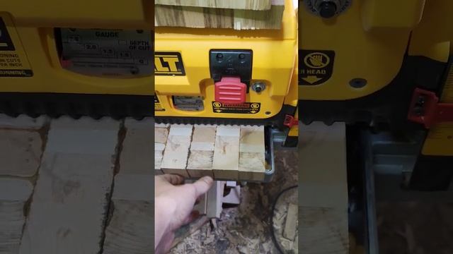 строгаю торцевые разделочные доски на рейсмусе смотреть онлайн