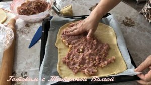 Пирог с фаршем и картофелем в духовке .