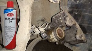 Замена передних тормозных колодок VW Passat B5+