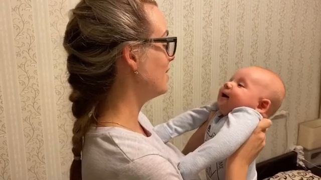 Грудничок поёт песню с мамой смотреть онлайн