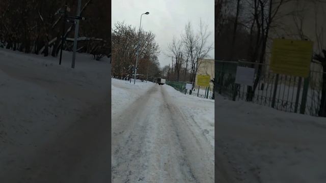 Как подойти к сотруднице. Никуда её не води. Можно прям в офисе. Думай. смотреть онлайн