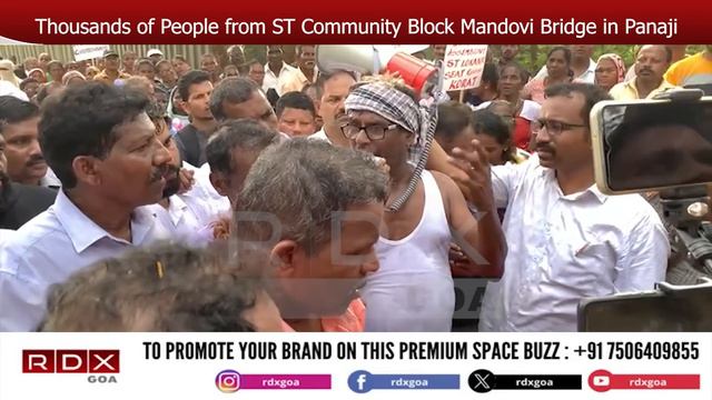 Thousands of People from ST Community Block Mandovi Bridge in Panaji смотреть онлайн