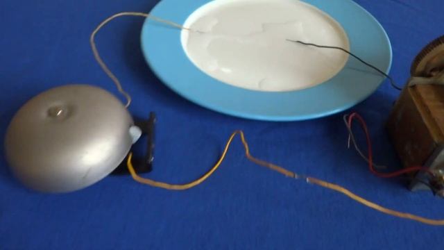 ФЕНОМЕНАЛЬНЫЕ СВОЙСТВА СОВЕТСКОГО ИНДУКТОРА передаем сигнал через землю или воду смотреть онлайн