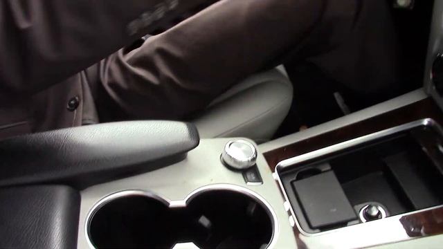 2013 Mercedes-Benz GLK 350 4MATIC® video tour with Spencer смотреть онлайн