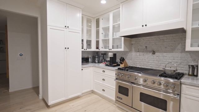 Touring a $16,000,000 Oceanfront Malibu Mansion смотреть онлайн