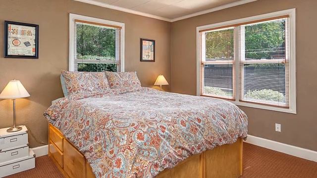 Vintage Bungalow | Downtown Kirkland смотреть онлайн