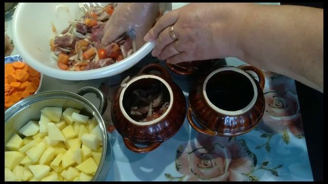 Говядина в горшочках смотреть онлайн