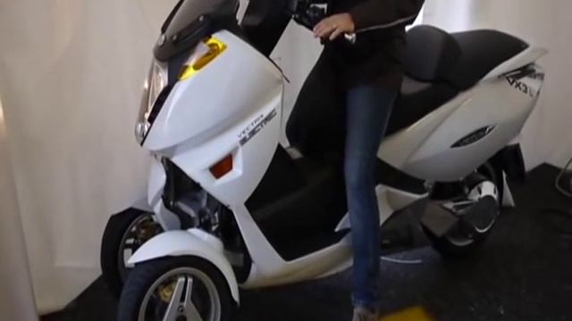 Vectrix VX-3 first tests @ EICMA 2011 (+VX-2) смотреть онлайн