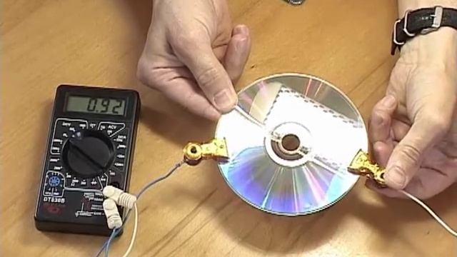 Солнечная батарея из CD и DVD дисков. / Solar power of CD and DVD discs. смотреть онлайн