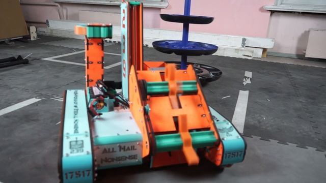 17517 WoEN FREIGHT FRENZY Robot ShowCase. смотреть онлайн