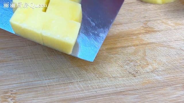 把可樂倒入排骨里，味道比紅燒排骨都香，麻辣鮮香，天天吃都不膩 ?，Chinese Food，EASY & QUICK Cola Ribs RECIPE，#可樂排骨燜面，#排骨料理，#排骨食譜，#家常