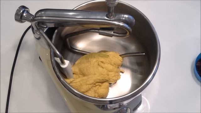 Булочки Люсии и кух. комбайн Ankarsrum. Месим на кух. комбайне тесто. смотреть онлайн