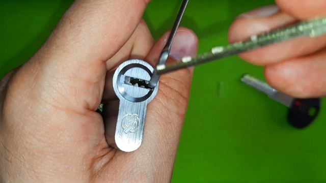 [ 112 ] КАК ЗА СЕКУНДЫ ВСКРЫТЬ ЦИЛИНДРОВЫЙ МЕХАНИЗМ SECUREMME K2 смотреть онлайн